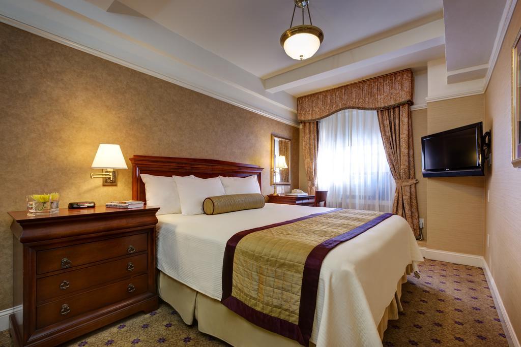 Standard one Queen bed,704233921:JPEG